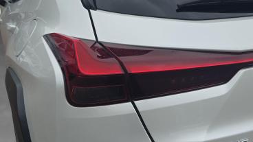 SPOTICAR Lexus Ux 2.0 250h E-cvt Euro 6 (s/s) 5dr Used Car - Suv Hybrid White - Leicester - 1200608539_5