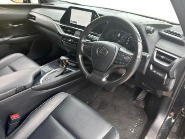 SPOTICAR Lexus Ux 2.0 250h F Sport Design E-cvt Euro 6 (s/s) 5dr Used Car - Suv Hybrid Black - Cheltenham - 1200618460_3