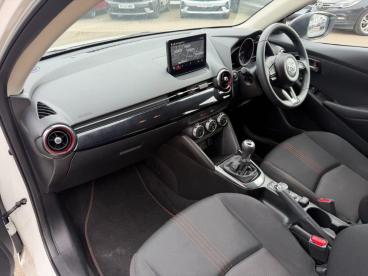 SPOTICAR Mazda 2 1.5 E-skyactiv G Mhev Homura Euro 6 (s/s) 5dr Used Car - City Car Petrol White - Billinghay - 1200586288_4