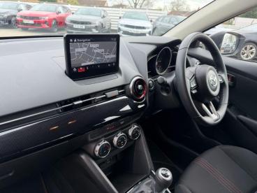 SPOTICAR Mazda 2 1.5 E-skyactiv G Mhev Homura Euro 6 (s/s) 5dr Used Car - City Car Petrol White - Billinghay - 1200586288_5