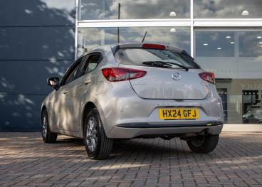 SPOTICAR Mazda 2 1.5 E-skyactiv G Mhev Centre-line Euro 6 (s/s) 5dr Used Car - City Car Petrol Silver - Aldershot - 1200639849_3