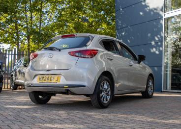SPOTICAR Mazda 2 1.5 E-skyactiv G Mhev Centre-line Euro 6 (s/s) 5dr Used Car - City Car Petrol Silver - Aldershot - 1200639849_4