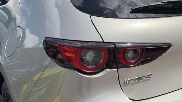 SPOTICAR Mazda 3 2.0 E-skyactiv-x Mhev Takumi Auto Euro 6 (s/s) 5dr Used Car - Saloon Petrol Silver - Salford - 1200608916_5