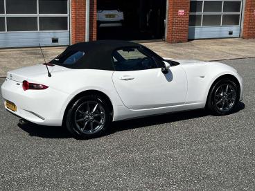 SPOTICAR Mazda Mx5 1.5 Skyactiv-g Se+ Euro 6 2dr Used Car - Saloon Petrol White - Colwyn Bay - 1200626195_4