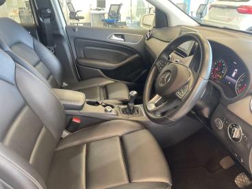SPOTICAR Mercedes B Class Classe B 1.6 B180 Se Euro 6 (s/s) 5dr Used Car - Mpv Petrol White - Bridgend - 1200613808_3