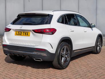 SPOTICAR Mercedes Gla 1.3 Gla180 Amg Line 7g-dct Euro 6 (s/s) 5dr Used Car - Suv Petrol White - Norwich - 1200630127_3