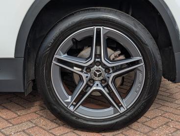SPOTICAR Mercedes Gla 1.3 Gla180 Amg Line 7g-dct Euro 6 (s/s) 5dr Used Car - Suv Petrol White - Norwich - 1200630127_4