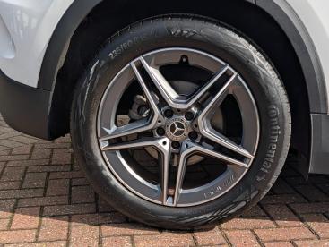 SPOTICAR Mercedes Gla 1.3 Gla180 Amg Line 7g-dct Euro 6 (s/s) 5dr Used Car - Suv Petrol White - Norwich - 1200630127_5