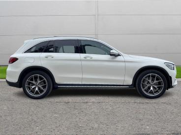 SPOTICAR Mercedes Glc 2.0 Glc300 Mhev Amg Line (premium Plus) G-tronic+ Used Car - Suv Petrol White - Selby - 1200549918_4