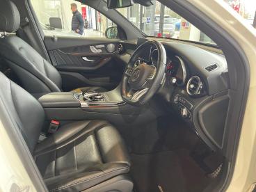 SPOTICAR Mercedes Glc 2.0 Glc250 Amg Line (premium Plus) G-tronic+ 4mati Used Car - Suv Petrol White - Bridgend - 1200586216_3
