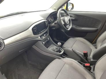 SPOTICAR Mg 3 Mg3 1.5 Vti-tech Exclusive Nav Euro 6 (s/s) 5dr Used Car - Saloon Petrol Yellow - Ashington - 1200537530_3