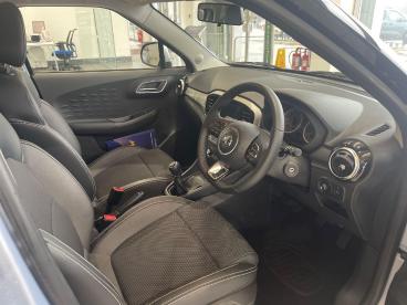 SPOTICAR Mg 3 Mg3 1.5 Vti-tech Exclusive 5dr [navigation] Used Car - Saloon Petrol Silver - Bridgend - 1200547185_3