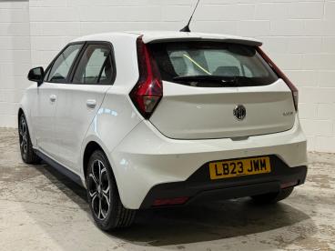 SPOTICAR Mg 3 Mg3 1.5 Vti-tech Exclusive Nav Euro 6 (s/s) 5dr Used Car - Saloon Petrol White - Carlisle - 1200570942_2