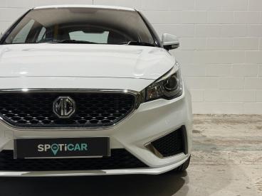SPOTICAR Mg 3 Mg3 1.5 Vti-tech Exclusive Nav Euro 6 (s/s) 5dr Used Car - Saloon Petrol White - Carlisle - 1200570942_5