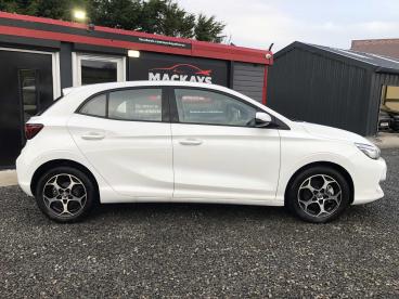 SPOTICAR Mg 3 Mg3 1.5 Se Euro 6 (s/s) 5dr Used Car - Saloon Petrol White - Inverness - 1200573203_3