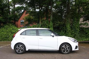 SPOTICAR Mg 3 Mg3 1.5 Vti-tech Excite Euro 6 (s/s) 5dr Used Car - Saloon Petrol White - Lichfield - 1200599304_4