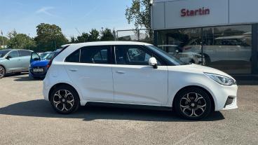 SPOTICAR Mg 3 Mg3 1.5 Vti-tech Exclusive Nav Euro 6 (s/s) 5dr Used Car - Saloon Petrol White - Redditch - 1200615971_5