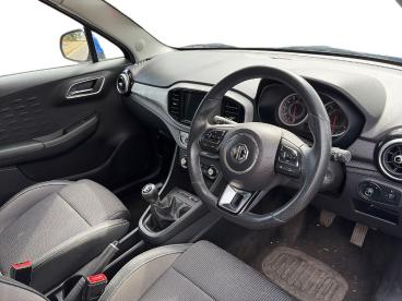 SPOTICAR Mg 3 Mg3 1.5 Vti-tech Exclusive Nav Euro 6 (s/s) 5dr Used Car - Saloon Petrol Blue - Lincoln - 1200632257_5