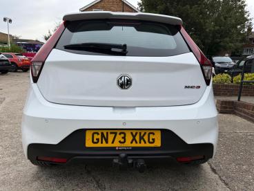 SPOTICAR Mg 3 Mg3 1.5 Vti-tech Exclusive Nav Euro 6 (s/s) 5dr Used Car - Saloon Petrol White - Dartford - 500632828_3
