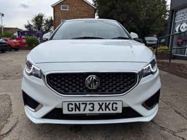 SPOTICAR Mg 3 Mg3 1.5 Vti-tech Exclusive Nav Euro 6 (s/s) 5dr Used Car - Saloon Petrol White - Dartford - 500632828_5