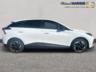 SPOTICAR Mg 4 Mg4 64kwh Trophy Long Range Auto 5dr Used Car - Saloon Electric White - Wallsend - 1200537993_5