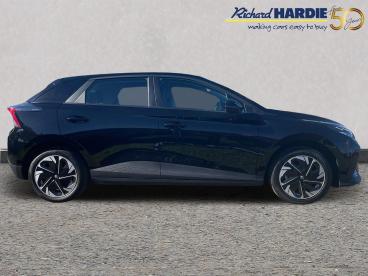 SPOTICAR Mg 4 Mg4 49kwh Se Auto 5dr Used Car - Saloon Electric Black - Ashington - 1200544911_5