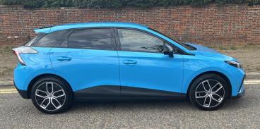 SPOTICAR Mg 4 Mg4 64kwh Trophy Long Range Auto 5dr Used Car - Saloon Electric Blue - Hemel Hempstead - 1200555787_3