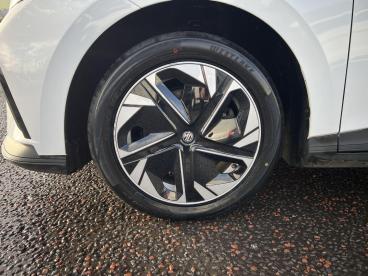 SPOTICAR Mg 4 Mg4 64kwh Se Long Range Auto 5dr Used Car - Saloon Electric White - Enniskillen - 1200556786_4