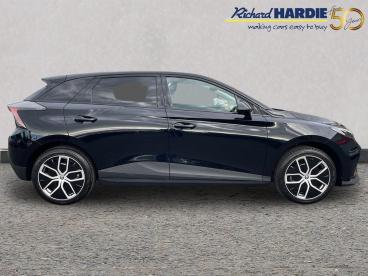 SPOTICAR Mg 4 Mg4 64kwh Trophy Long Range Auto 5dr Used Car - Saloon Electric  - Ashington - 1200569554_3