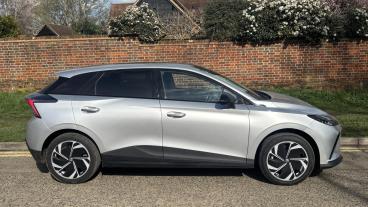 SPOTICAR Mg 4 Mg4 180kw Premium Extended Range 77kwh 5dr Auto Used Car - Saloon Electric  - Hemel Hempstead - 1200585823_3