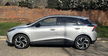 SPOTICAR Mg 4 Mg4 180kw Premium Extended Range 77kwh 5dr Auto Used Car - Saloon Electric  - Hemel Hempstead - 1200585823_4