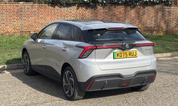 SPOTICAR Mg 4 Mg4 180kw Premium Extended Range 77kwh 5dr Auto Used Car - Saloon Electric  - Hemel Hempstead - 1200585823_5