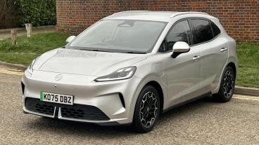 SPOTICAR Mg 4 Mg4 118kw Premium Long Range 54kwh 5dr Auto Used Car - Saloon Electric  - Hemel Hempstead - 1200585824_2