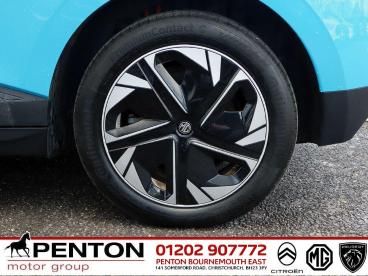 SPOTICAR Mg 4 Mg4 51kwh Se Auto 5dr Used Car - Saloon Electric Blue - Christchurch - 1200586334_5