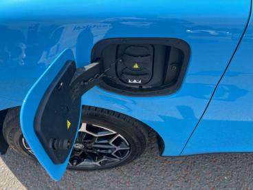 SPOTICAR Mg 4 Mg4 53.9kwh Premium Long Range Auto 5dr Used Car - Saloon Electric Blue - Enniskillen - 1200592153_5
