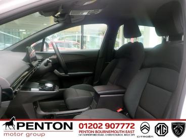 SPOTICAR Mg 4 Mg4 51kwh Se Auto 5dr Used Car - Saloon Electric White - Christchurch - 1200609919_3