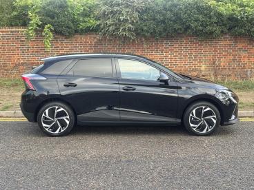 SPOTICAR Mg 4 Mg4 64kwh Premium Long Range Auto 5dr Used Car - Saloon Electric  - Hemel Hempstead - 1200640419_4