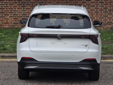 SPOTICAR Mg 5 Mg5 64kwh Se Long Range Auto 5dr Used Car - Suv Electric White - Hemel Hempstead - 1200555757_5