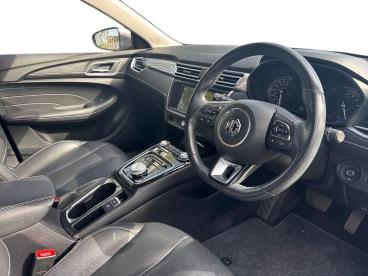 SPOTICAR Mg 5 Mg5 61.1kwh Exclusive Long Range Auto 5dr Used Car - Estate Electric Silver - Gloucester - 1200621135_3