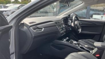 SPOTICAR Mg 5 Mg5 61.1kwh Exclusive Long Range Auto 5dr Used Car - Estate Electric Silver - Redditch - 1200621742_2