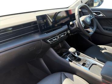 SPOTICAR Mg Hs Mghs 1.5 T-gdi 24.7kwh Trophy Auto Euro 6 (s/s) 5dr Used Car - Suv Plug-in Hybrid White - Ashington - 1200624692_3