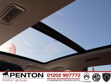 SPOTICAR Mg S9 Mgs9 1.5t 24.7kwh Premium Auto Euro 6 (s/s) 5dr Used Car - Suv Plug-in Hybrid White - Christchurch - 1200639044_3