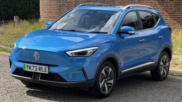 SPOTICAR Mg Zs Mgzs 72.6kwh Trophy Connect Long Range Auto 5dr Used Car - Suv Electric Blue - Hemel Hempstead - 1200607717_3