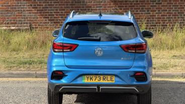 SPOTICAR Mg Zs Mgzs 72.6kwh Trophy Connect Long Range Auto 5dr Used Car - Suv Electric Blue - Hemel Hempstead - 1200607717_4