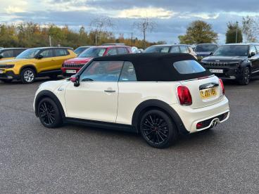 SPOTICAR Mini Convertible 2.0 Cooper S Classic Steptronic Euro 6 (s/s) 2dr Used Car - Saloon Petrol White - Kidlington - 1200551551_4