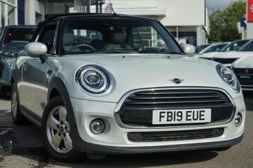 SPOTICAR Mini Convertible 1.5 Cooper Classic Steptronic Euro 6 (s/s) 2dr Used Car - Saloon Petrol Silver - Leamington - 1200629194_1