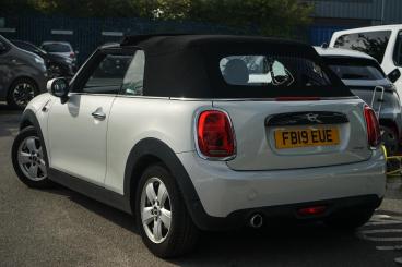 SPOTICAR Mini Convertible 1.5 Cooper Classic Steptronic Euro 6 (s/s) 2dr Used Car - Saloon Petrol Silver - Leamington - 1200629194_2