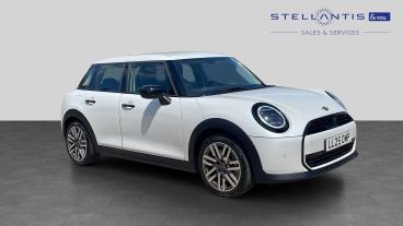 SPOTICAR Mini Mini Cooper 1.5c Classic Steptronic Euro 6 (s/s) 5dr Used Car - Saloon Petrol White - Hatfield - 1200618623_1