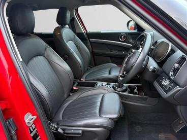 SPOTICAR Mini Countryman 1.5 Cooper Exclusive Steptronic Euro 6 (s/s) 5dr Used Car - Suv Petrol Red - Sudbury - 1200572050_4