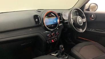 SPOTICAR Mini Countryman 1.5 Cooper Classic Steptronic Euro 6 (s/s) 5dr Used Car - Suv Petrol Red - Birmingham - 1200584756_2